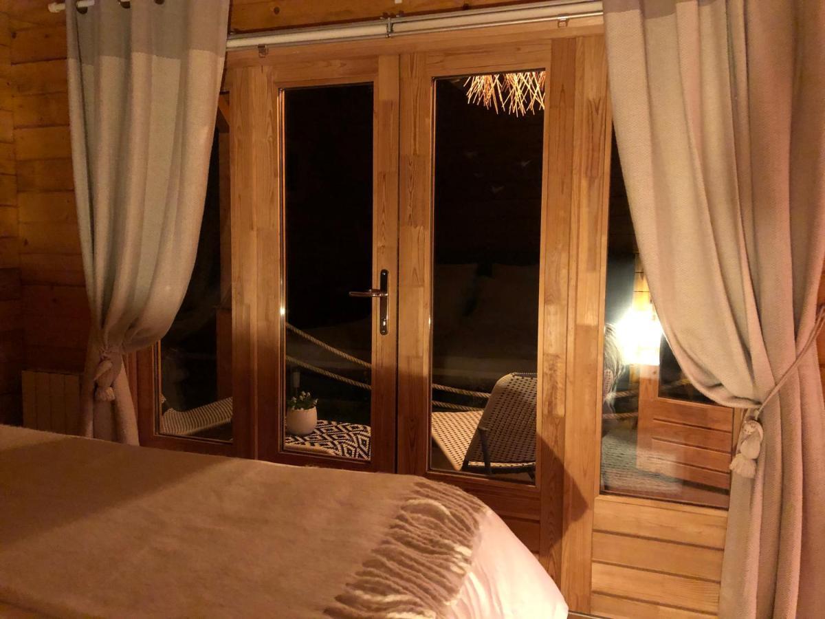 La Canopee Du Mont Saint-Georges-de-Reintembault Bagian luar foto