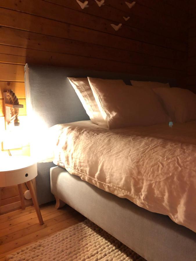 La Canopee Du Mont Bed & Breakfast Saint-Georges-de-Reintembault Bagian luar foto