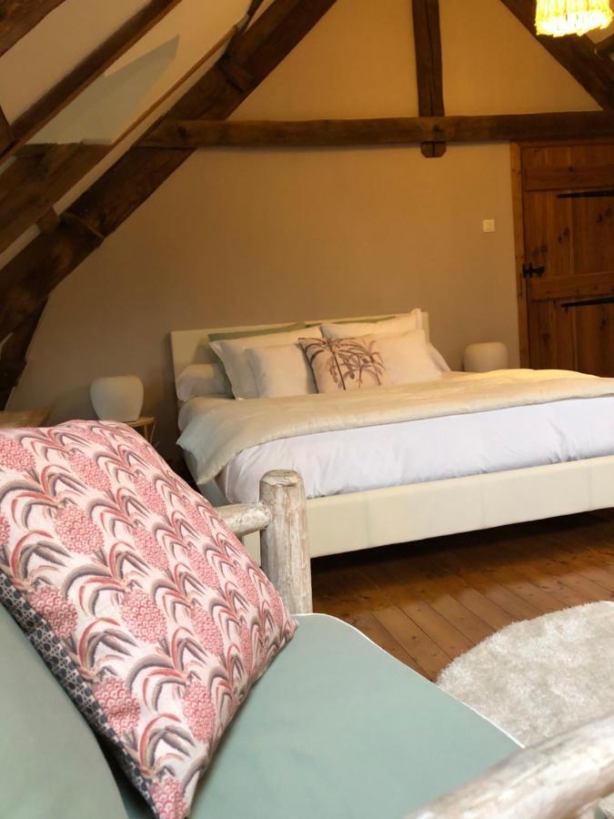 La Canopee Du Mont Bed & Breakfast Saint-Georges-de-Reintembault Bagian luar foto