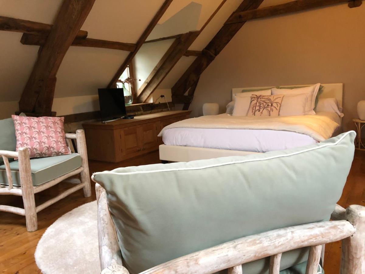 La Canopee Du Mont Bed & Breakfast Saint-Georges-de-Reintembault Bagian luar foto