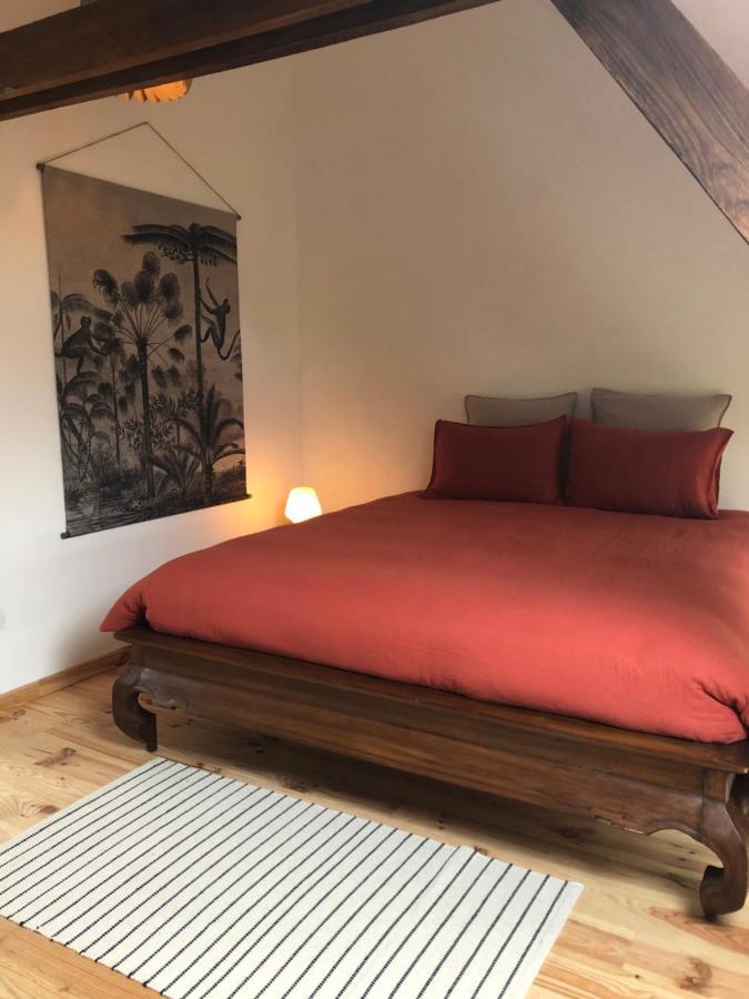 La Canopee Du Mont Bed & Breakfast Saint-Georges-de-Reintembault Bagian luar foto